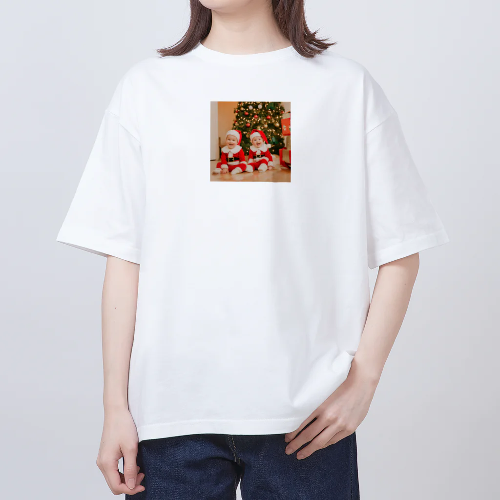 スタジアム太郎のメリークリスマス！ 小さなサンタさん 微笑むカワイイTWINS オーバーサイズTシャツ