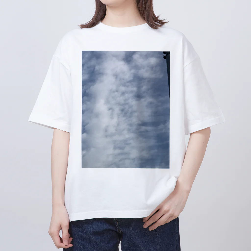 奈樹(なな)の2023年12月　空 オーバーサイズTシャツ