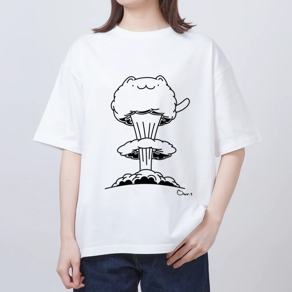 Our.s SUZURI店のにゃんと爆発 Oversized T-Shirt