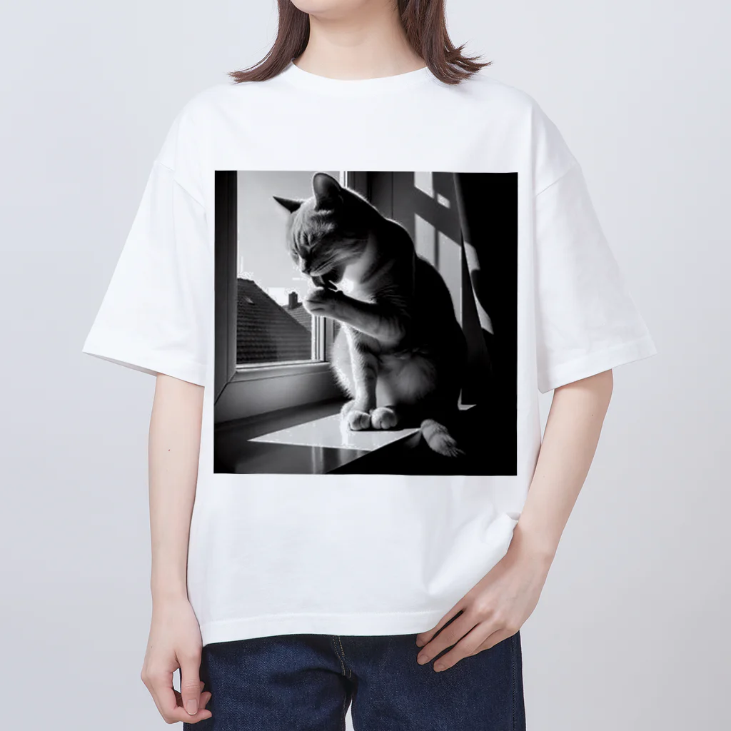 猫は癒やしの毛づくろい猫 Oversized T-Shirt