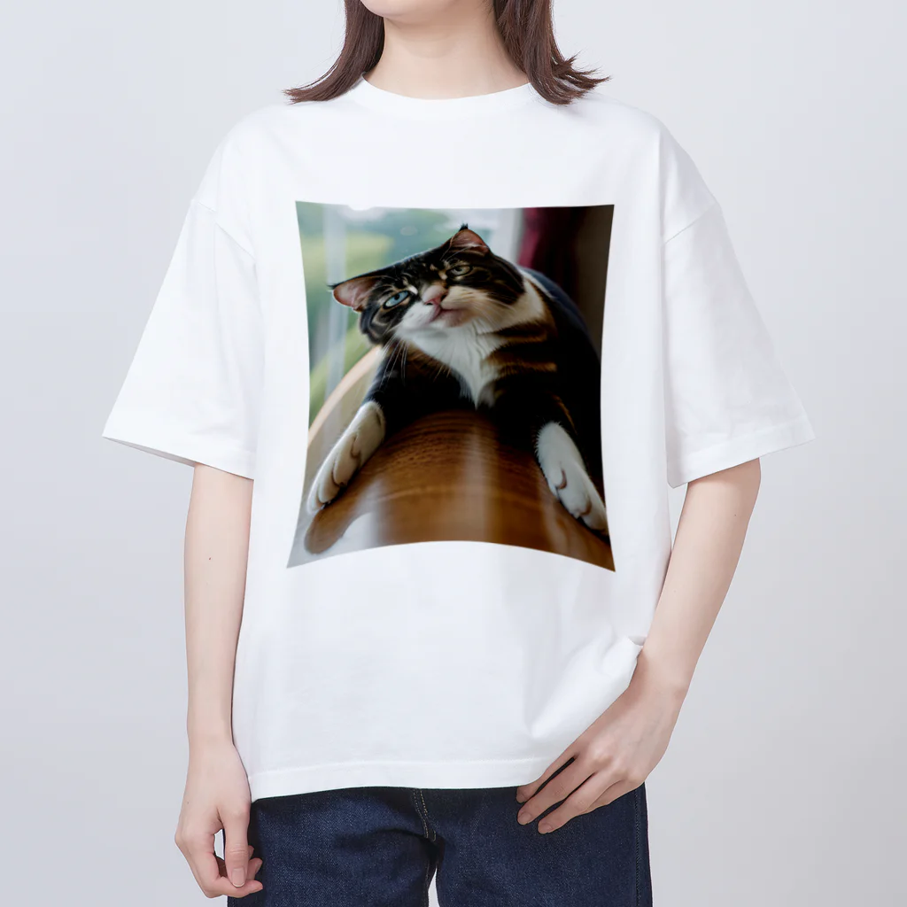 【公式】コンプレックス屋さんのデブが着る前から伸びている：猫ver Oversized T-Shirt