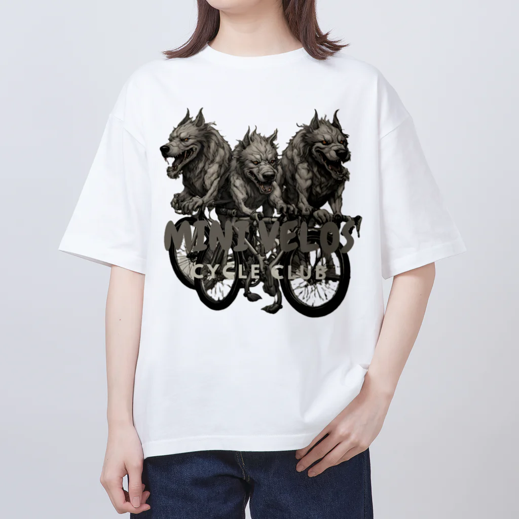 ebesのミニベロス Oversized T-Shirt