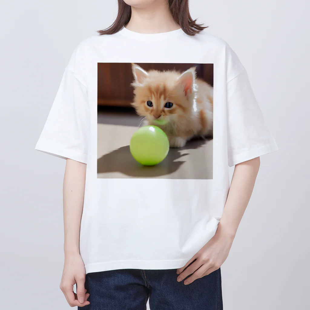 SkyBlueのもふもふな子猫 Oversized T-Shirt