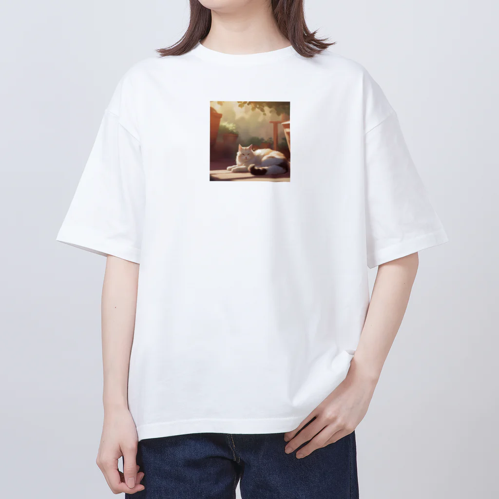  ニャンダーランド・イラストストアの日光浴をしている猫 Oversized T-Shirt