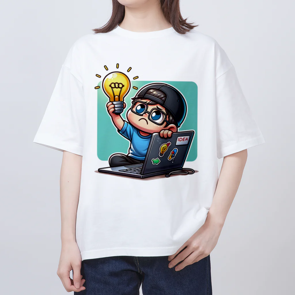 AKECのインスピレーションを求めて: アイデア電球を掲げ、空を見上げるプログラマー Oversized T-Shirt