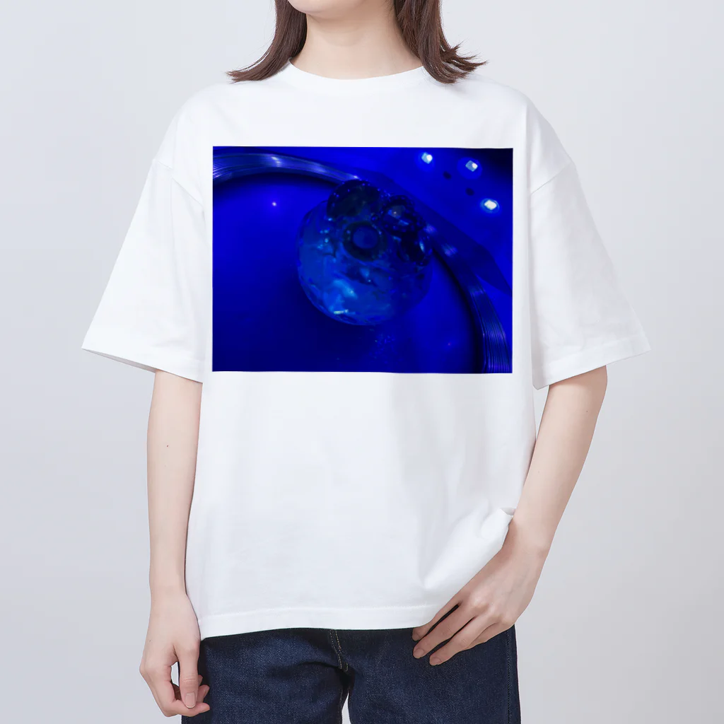 6uuran.comのUVライト Oversized T-Shirt