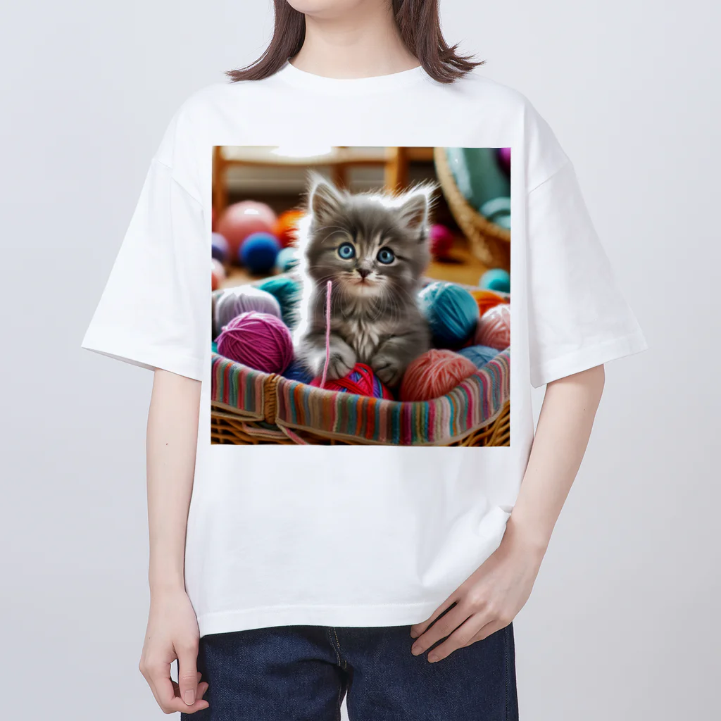 IloveCatの毛糸で遊ぶ子猫の可愛らしい姿 オーバーサイズTシャツ