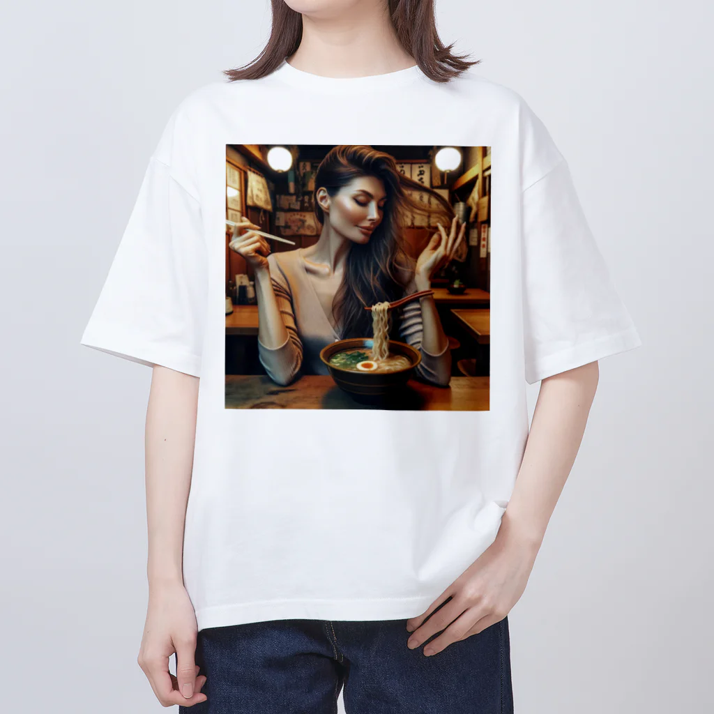 AI間違い探しの髪を気にしながらラーメンを食べる女性 Oversized T-Shirt