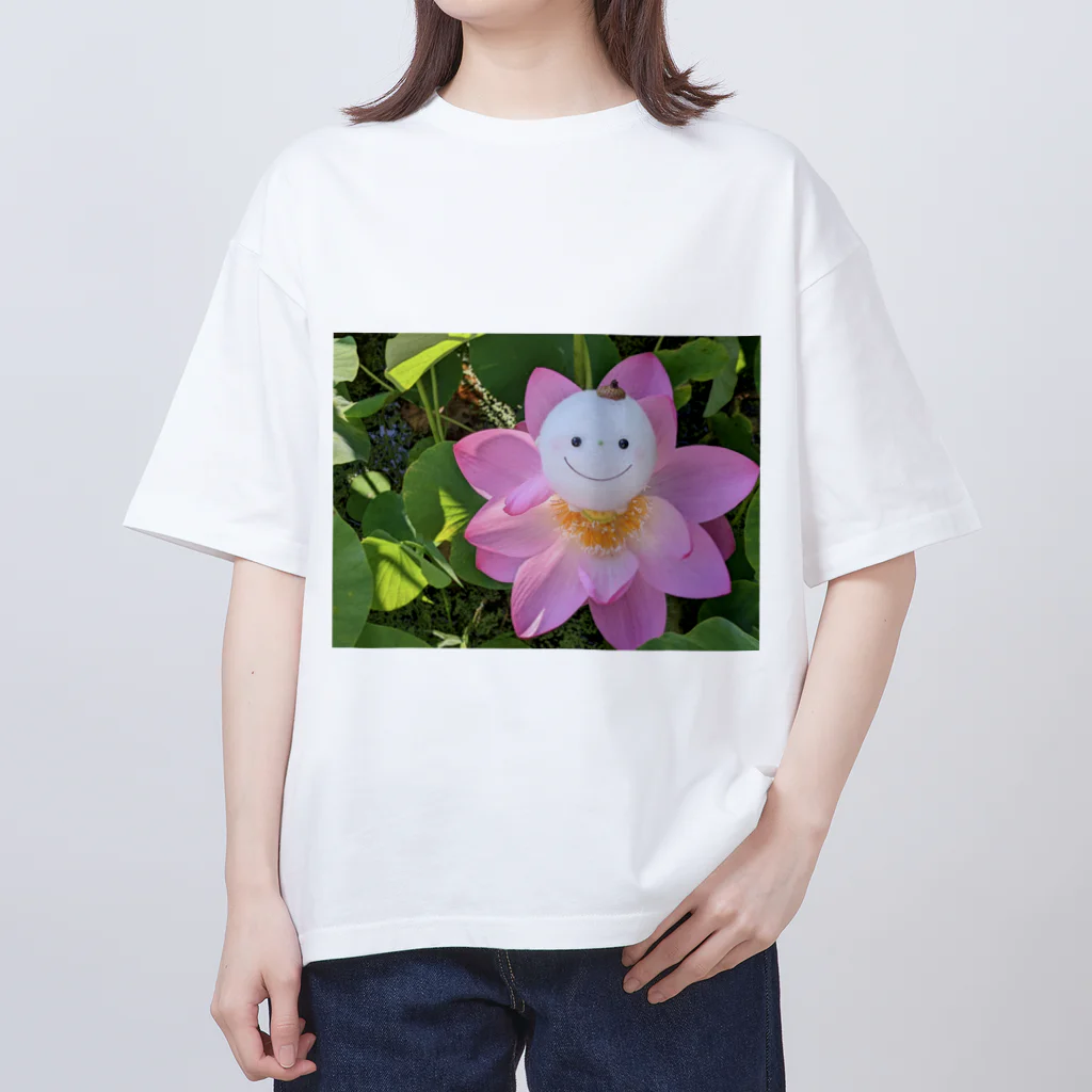 maru_maru_niko_nikoの雪玉ちゃんと蓮の花 オーバーサイズTシャツ