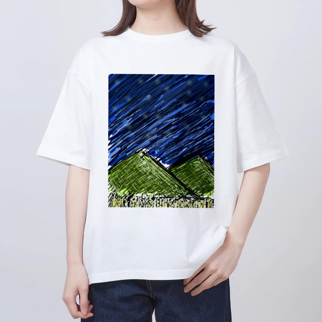 屋根裏部屋の山と夜空 オーバーサイズTシャツ