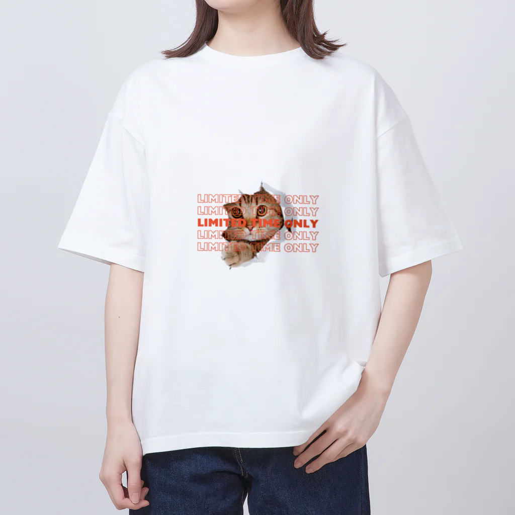 Holidayの猫 Oversized T-Shirt