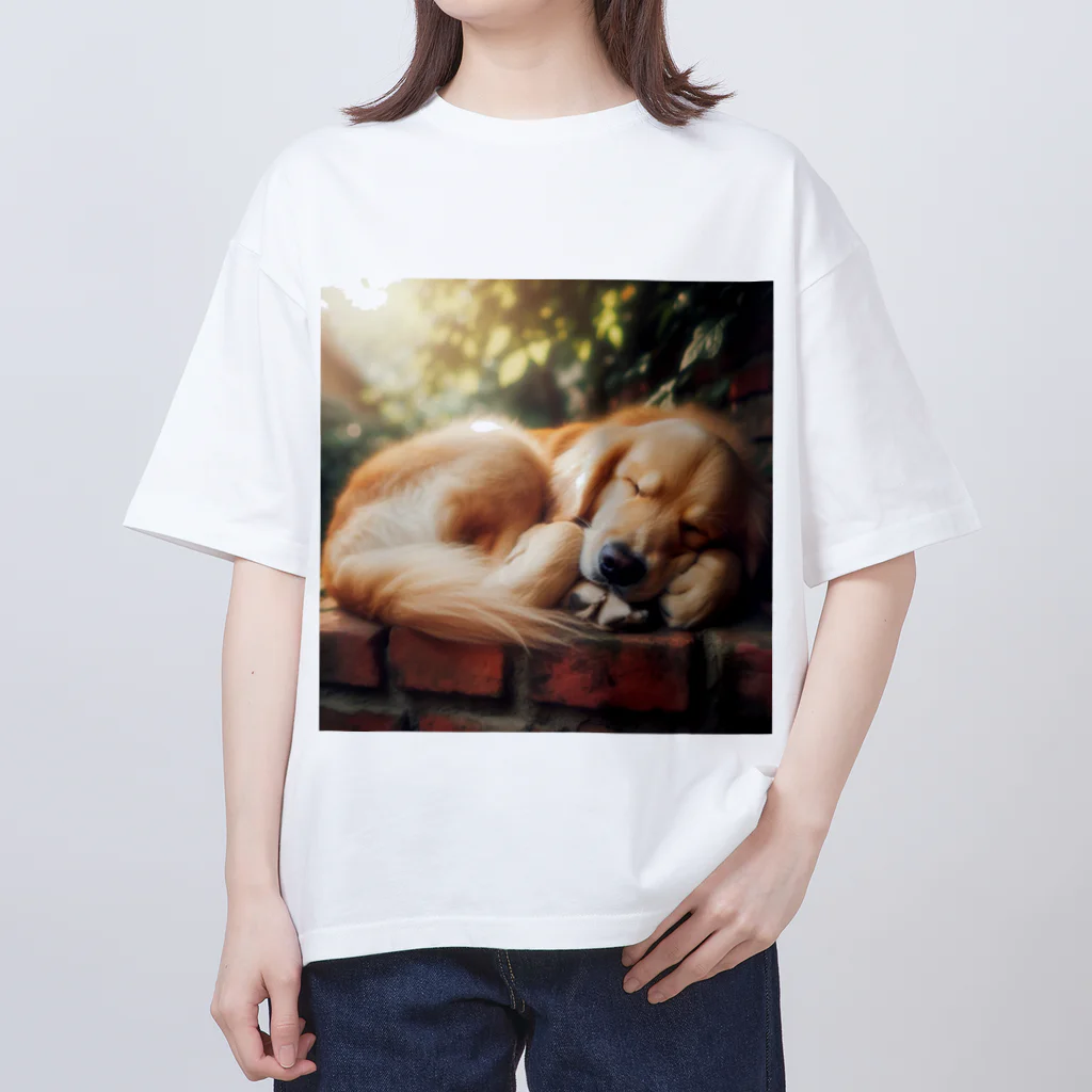 Ykhsの犬がぐっすり眠っている姿、超キュート！🐶💤 オーバーサイズTシャツ