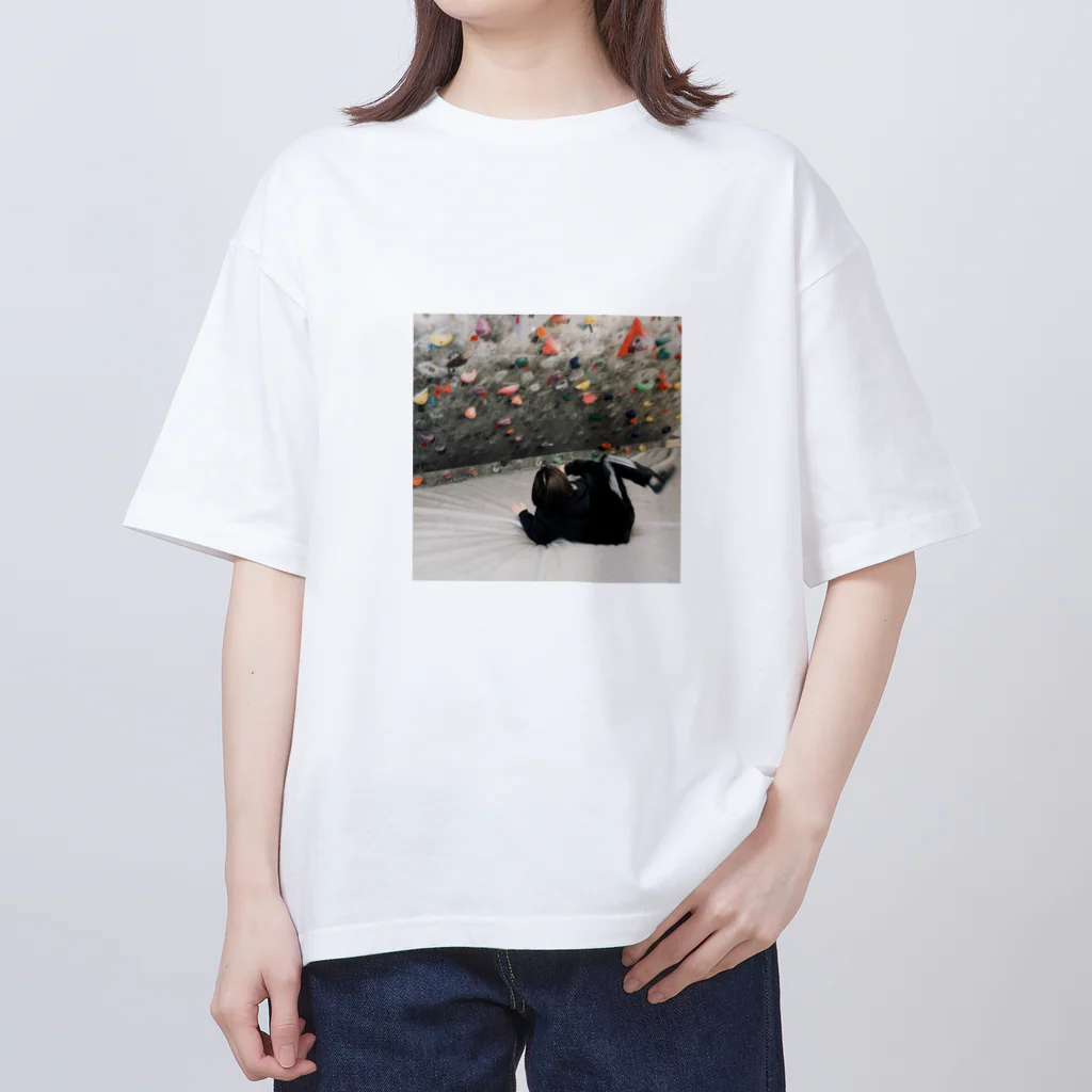 でぃーの毎日はeverydayのボルダリングに失敗する人 Oversized T-Shirt