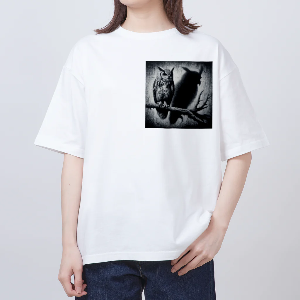 万事屋の不思議な魅力漂う梟 Oversized T-Shirt