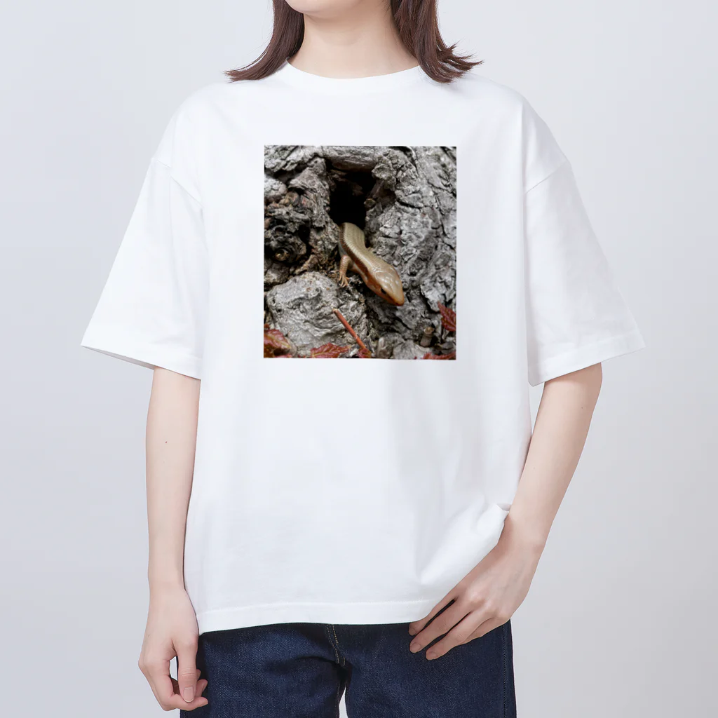 yuuyuu2024のカナヘビの目覚め オーバーサイズTシャツ