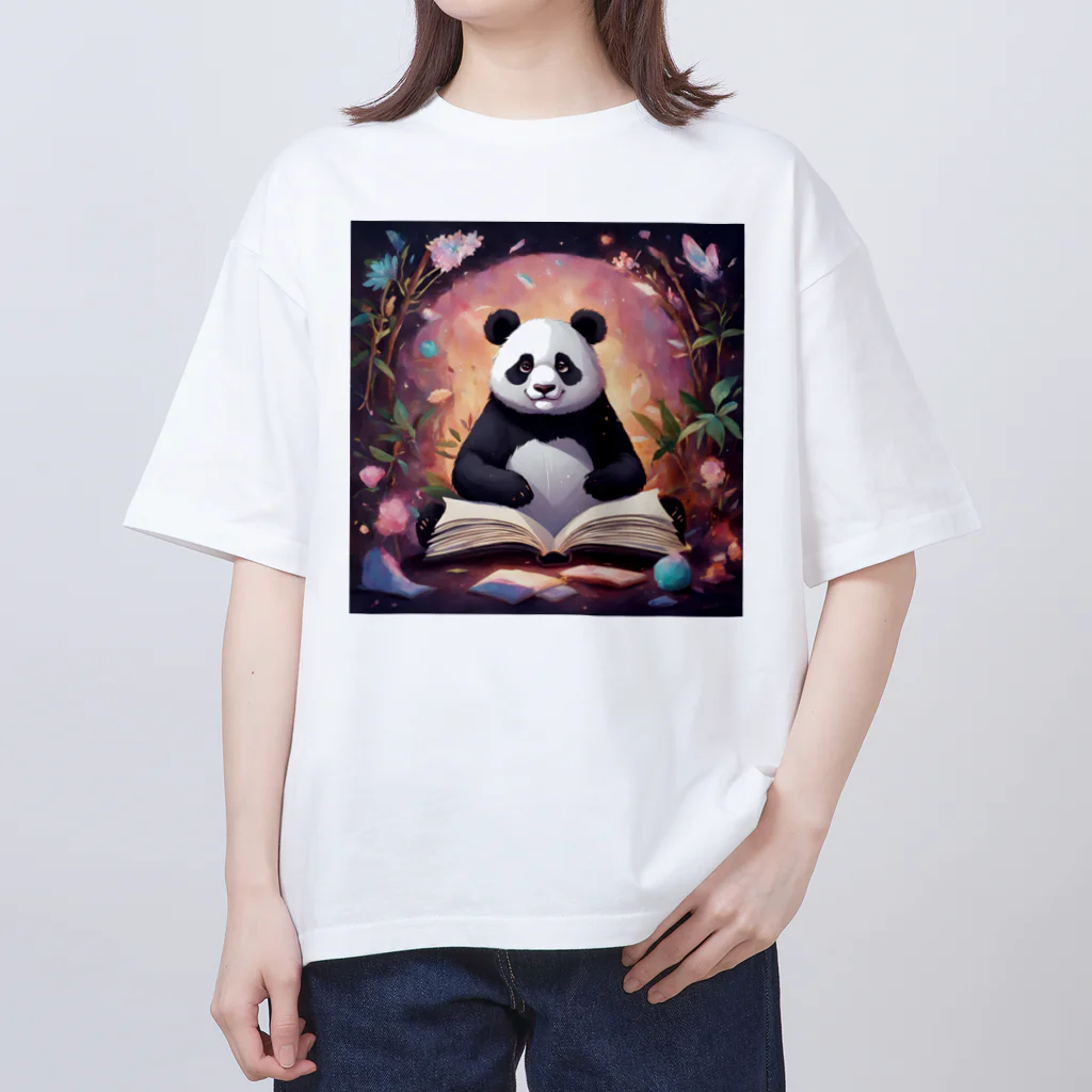 pandownloadの魔法の本を読むパンダ Oversized T-Shirt