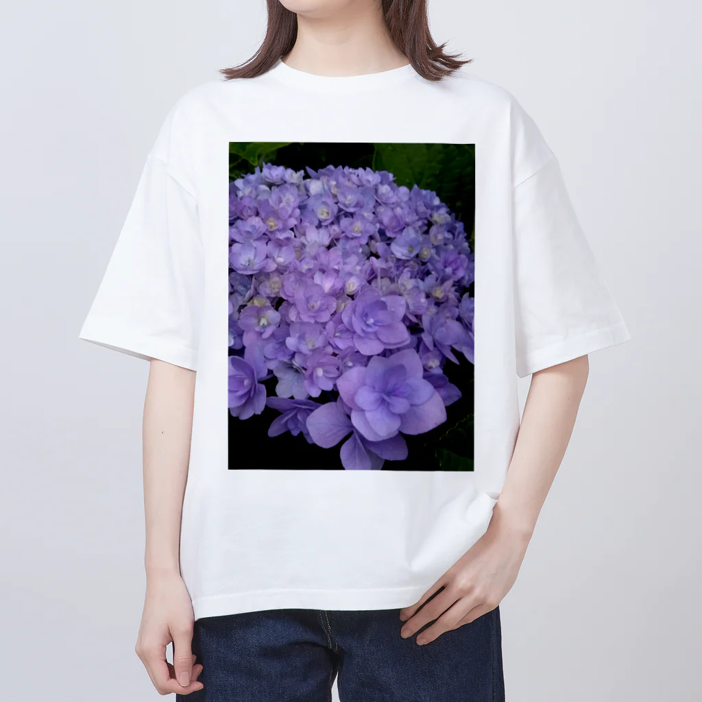 yurisacinの紫陽花（紫） オーバーサイズTシャツ