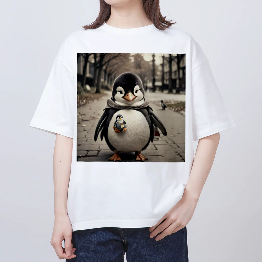 Mt_hatakeのお出かけペンギン Oversized T-Shirt