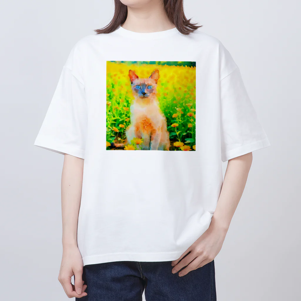 猫好きの谷の猫の水彩画/花畑のトンキニーズねこのイラスト/ポイントネコ オーバーサイズTシャツ