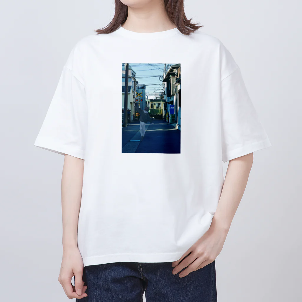 学級目標の海辺の街 Oversized T-Shirt