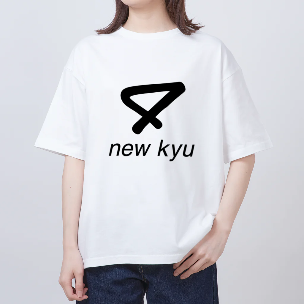 new kyuのnew kyu ロゴ Oversized T-Shirt