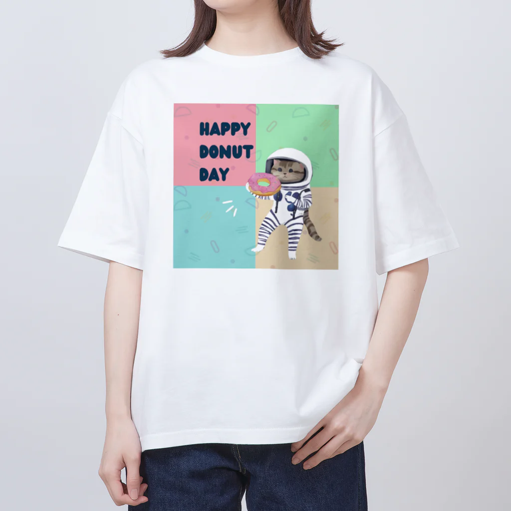 ドーナツ大好きにゃんこのHAPPY DONUT DAY Oversized T-Shirt