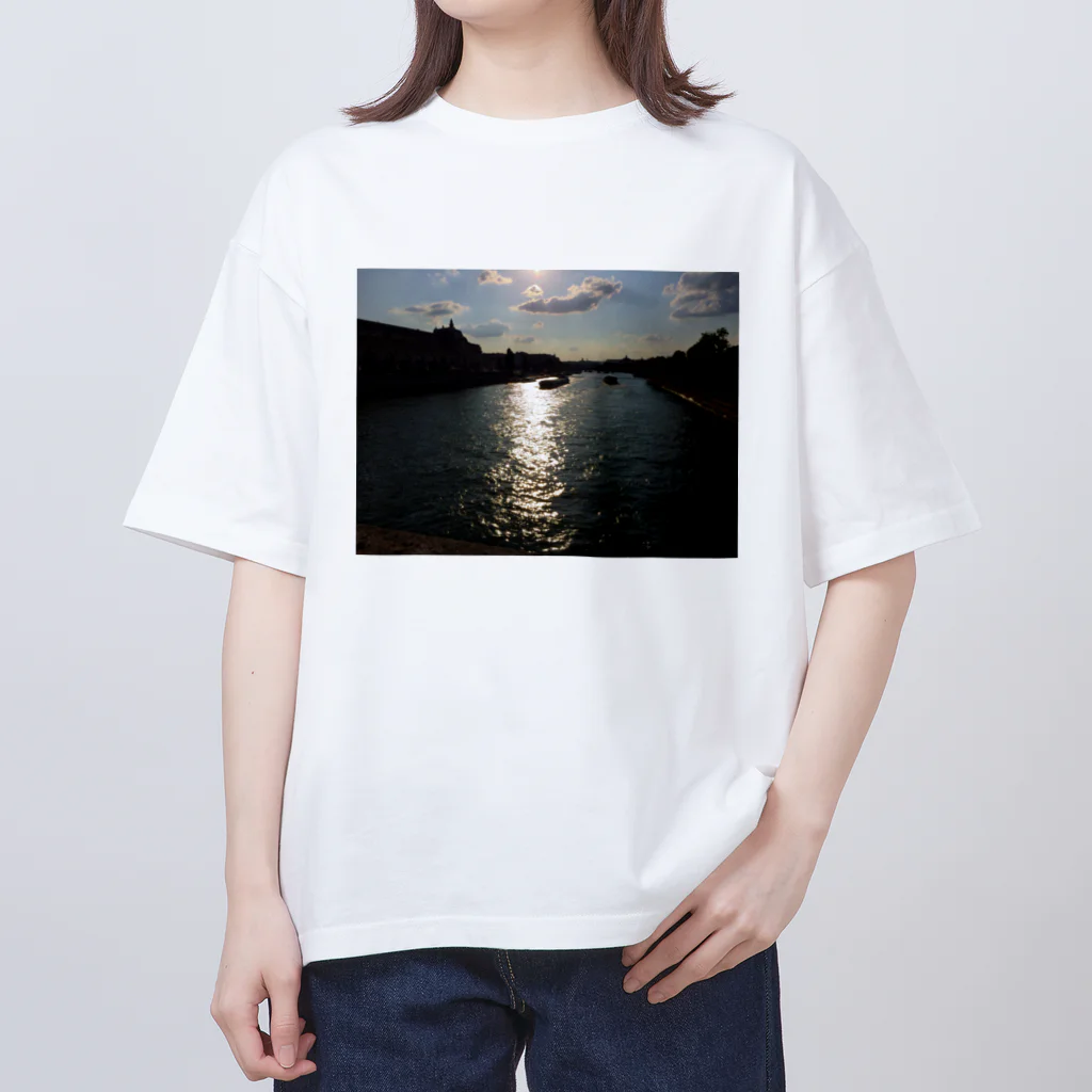 nightwalkerのパリのセーヌ川 Oversized T-Shirt