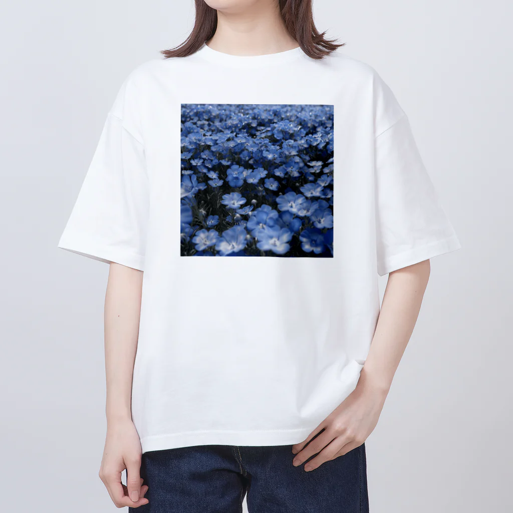 オンラインショップイエローリーフの水色の小さな花　ネモフィラ オーバーサイズTシャツ