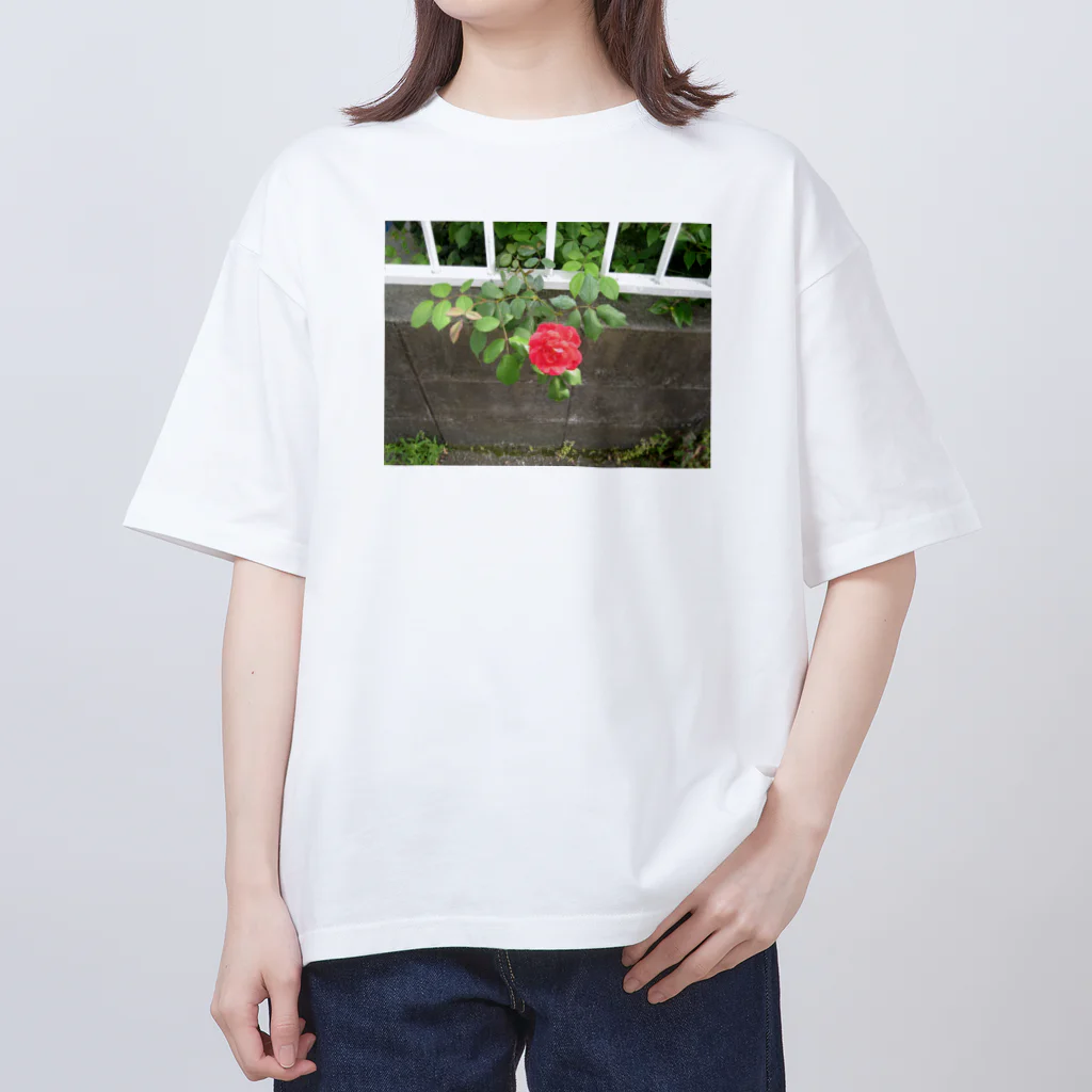 はるのひのバラひとつ オーバーサイズTシャツ