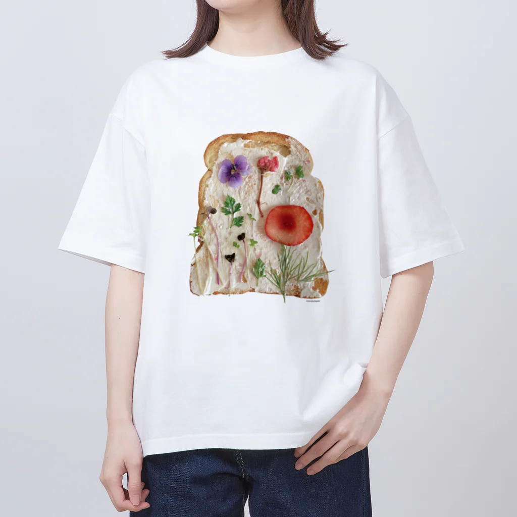 ℂ𝕙𝕚𝕟𝕒𝕥𝕤𝕦 ℍ𝕚𝕘𝕒𝕤𝕙𝕚 東ちなつの押し花トースト オーバーサイズTシャツ