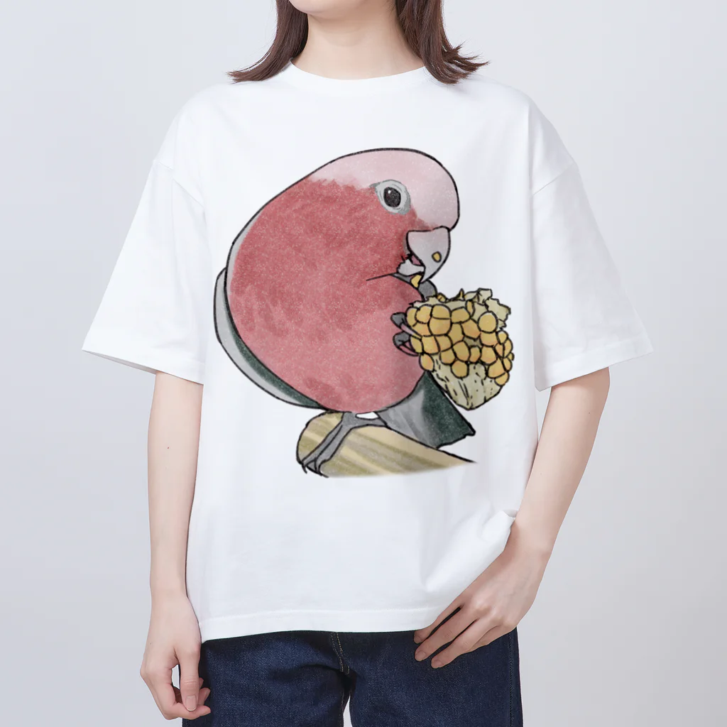 まめるりはことりのモモイロインコちゃんとトウモロコシ【まめるりはことり】 オーバーサイズTシャツ