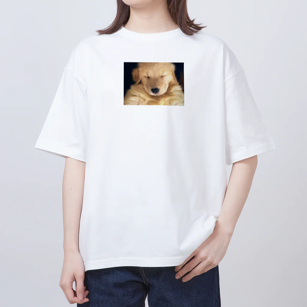 さら【ゴールデンレトリバー】のゴールデンレトリバーの子犬 オーバーサイズTシャツ