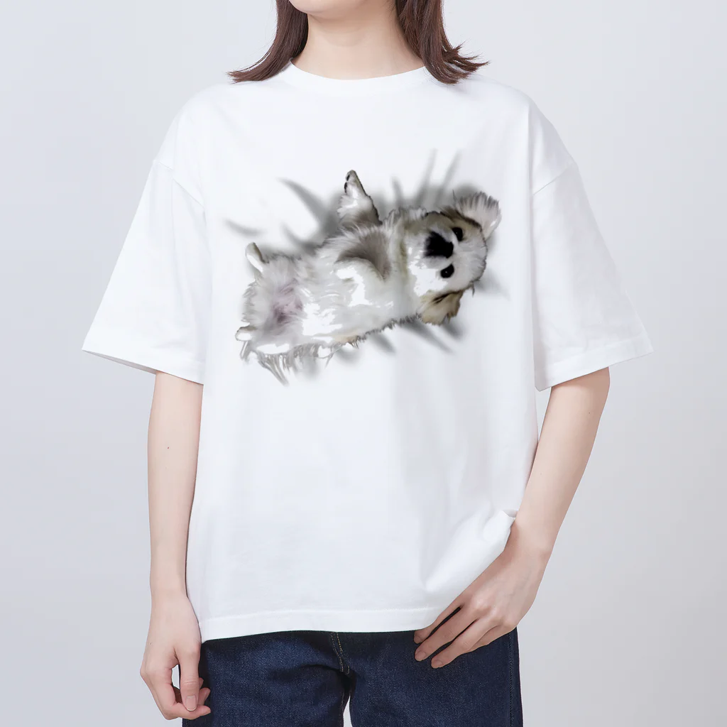 ペチコートの埋もれるペキニーズ Oversized T-Shirt