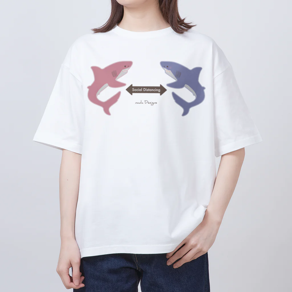 さかたようこ / サメ画家のサメさんたちの #ソーシャルディスタンス | ほわほわcolor Oversized T-Shirt