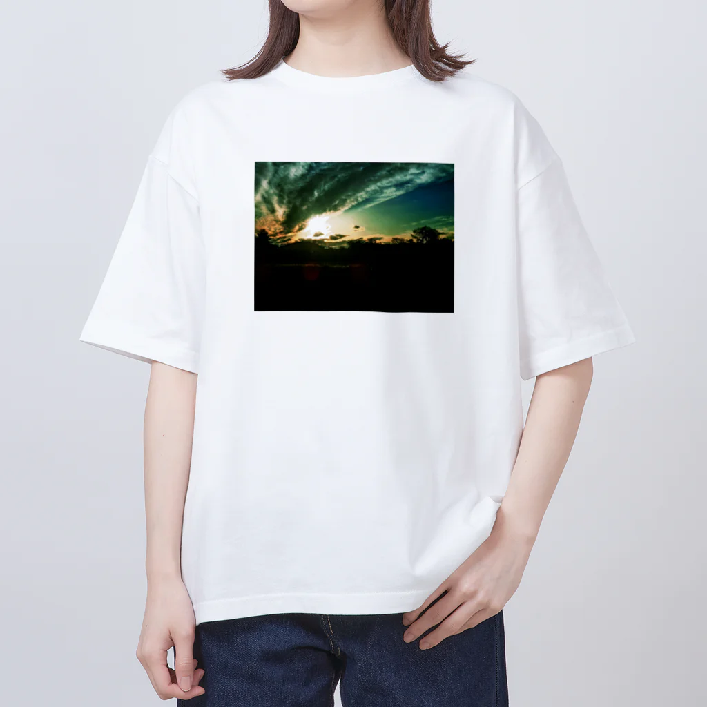 SHOPマニャガハの変わる空、変わる雲 オーバーサイズTシャツ