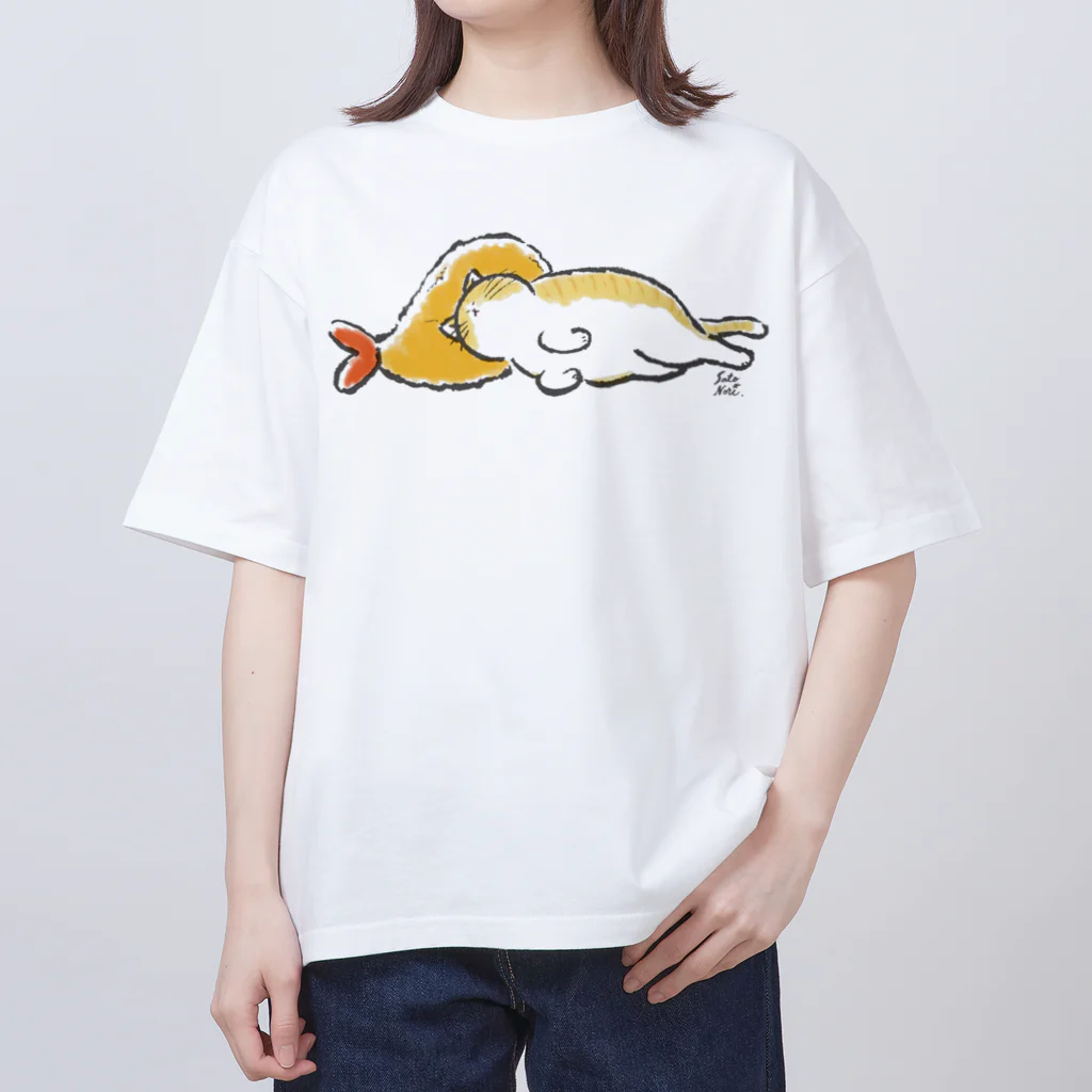 サトウノリコ*のピスピスゆーて寝るネコ【茶白】 オーバーサイズTシャツ