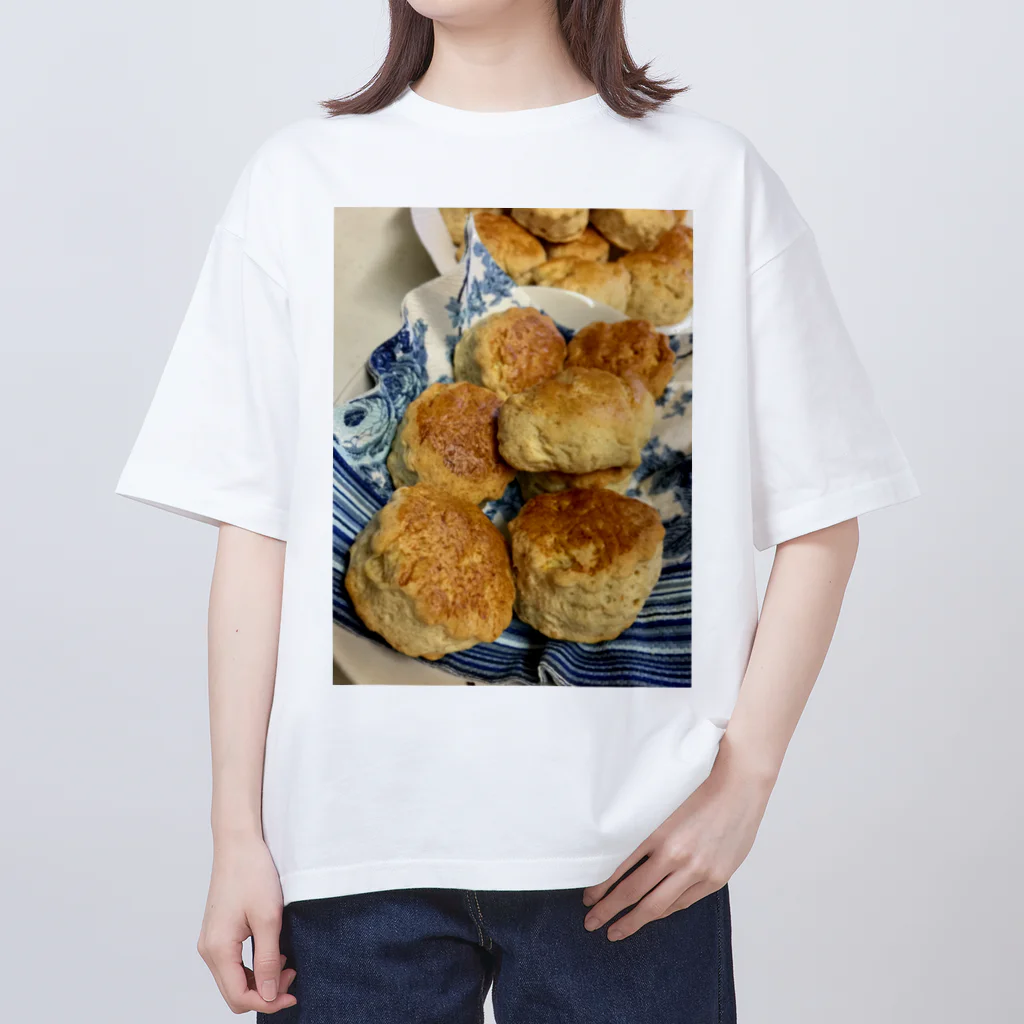 ほっこりうさぎ堂の焼きたて！スコーン オーバーサイズTシャツ