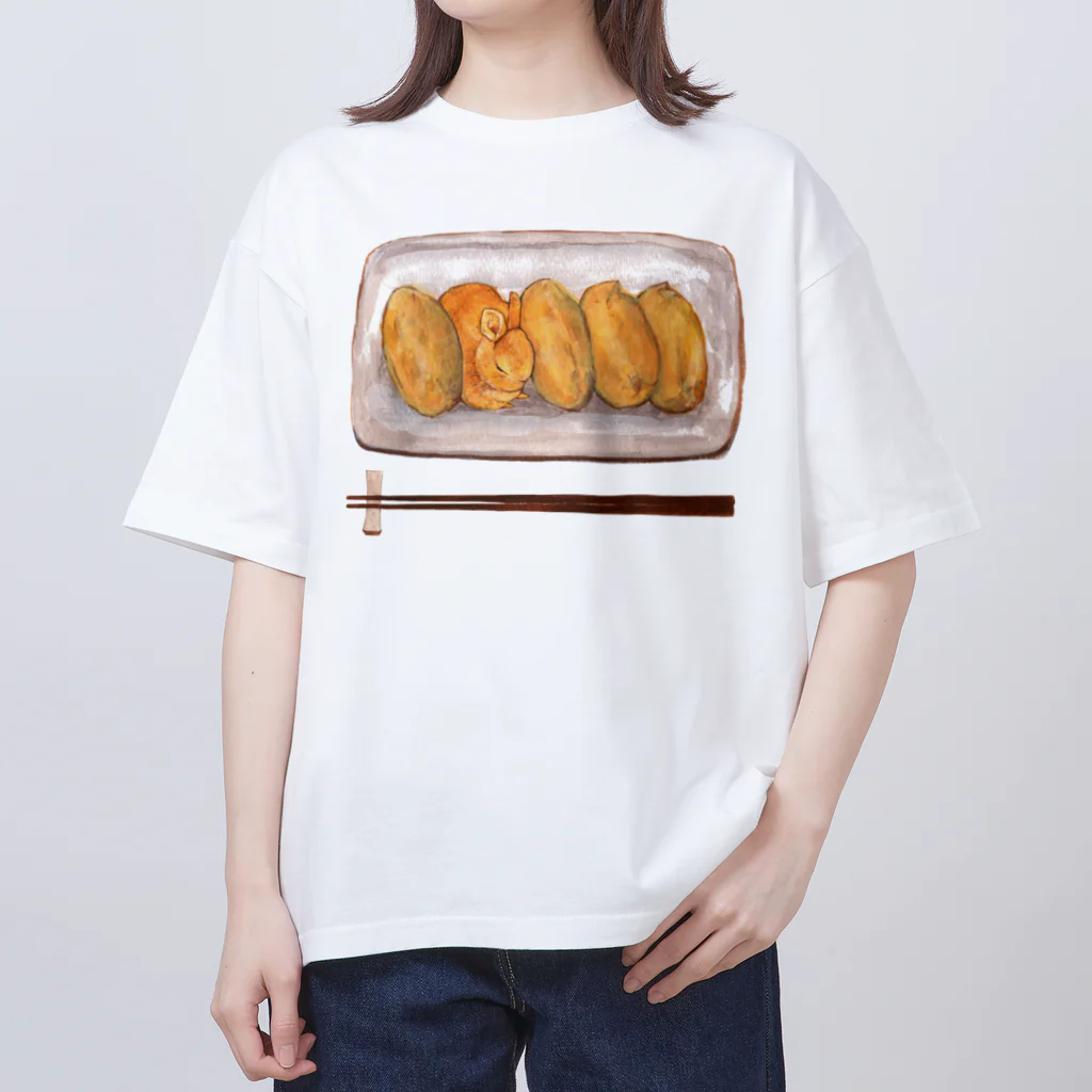 Ralriruのウサギといなり寿司（いきもの×たべものシリーズ） Oversized T-Shirt