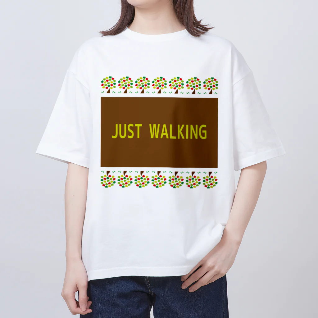 フォーヴァのJUST WALKING Oversized T-Shirt