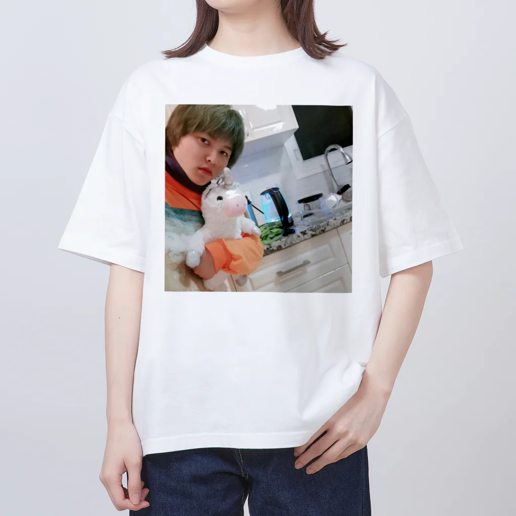 ふるあけの冷たくなったユニコーンの湯たんぽとお湯を沸かしているケトルとの自撮り Oversized T-Shirt