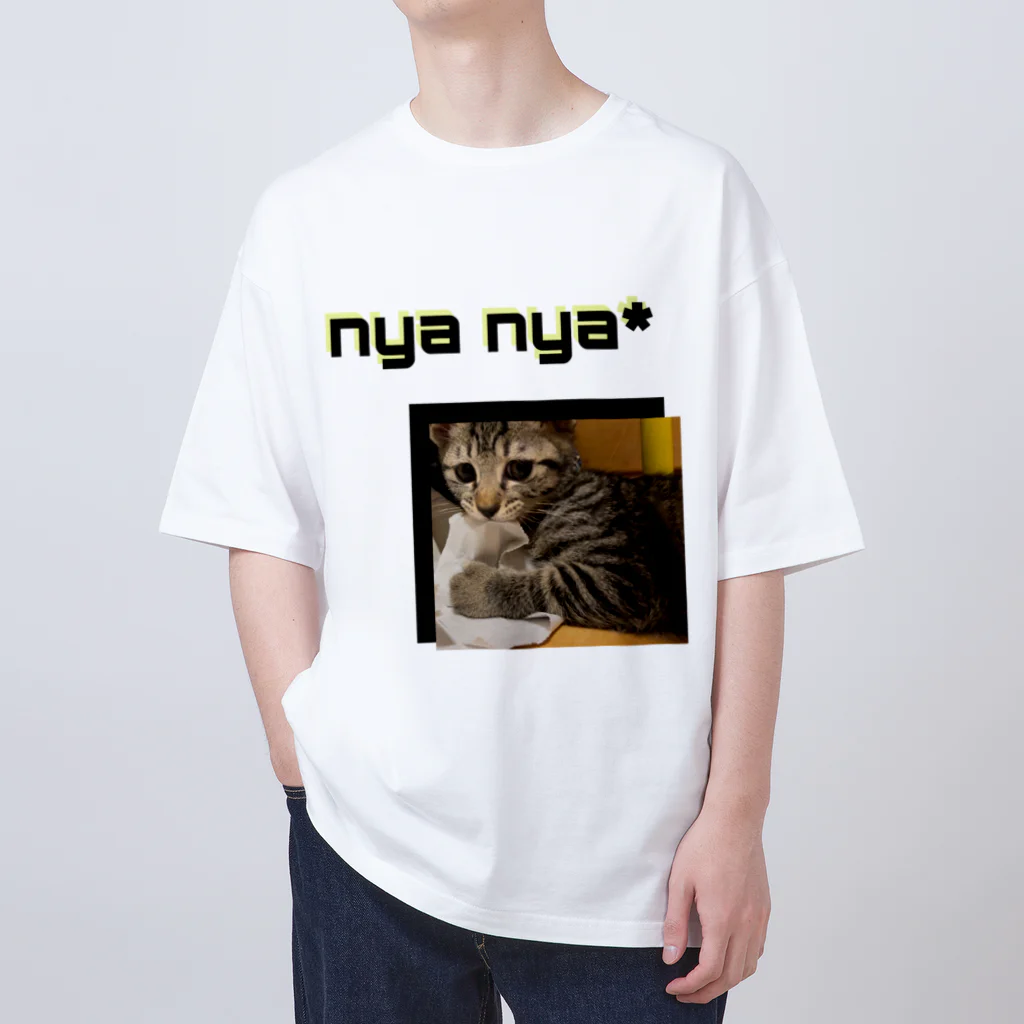 nya nya*のキジトラ　紙袋遊び オーバーサイズTシャツ