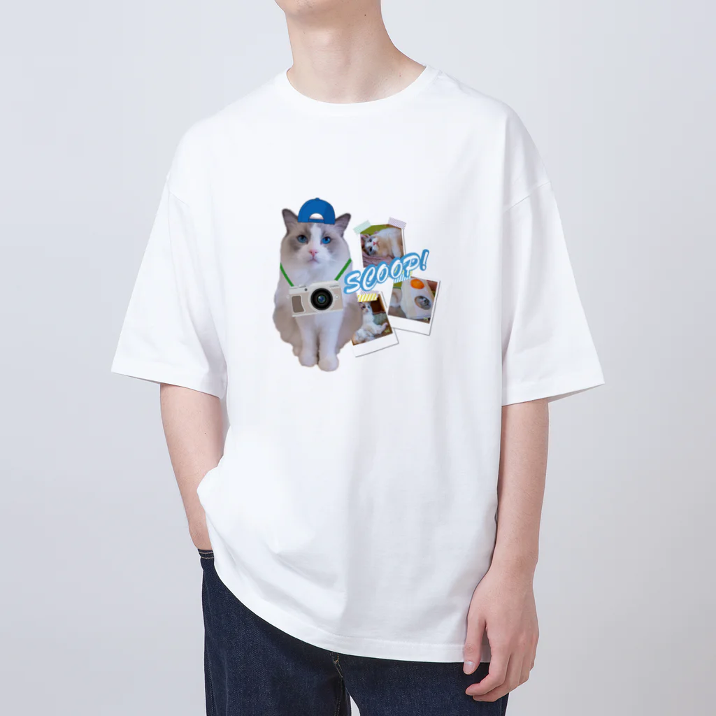 猫カフェにあにゃあグッズショップのパパラッチしらたきくんの大スクープ！！！ Oversized T-Shirt