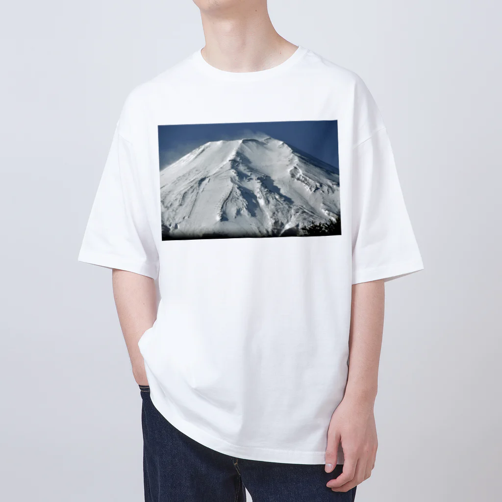 下田村の冠雪した富士山_003 Oversized T-Shirt