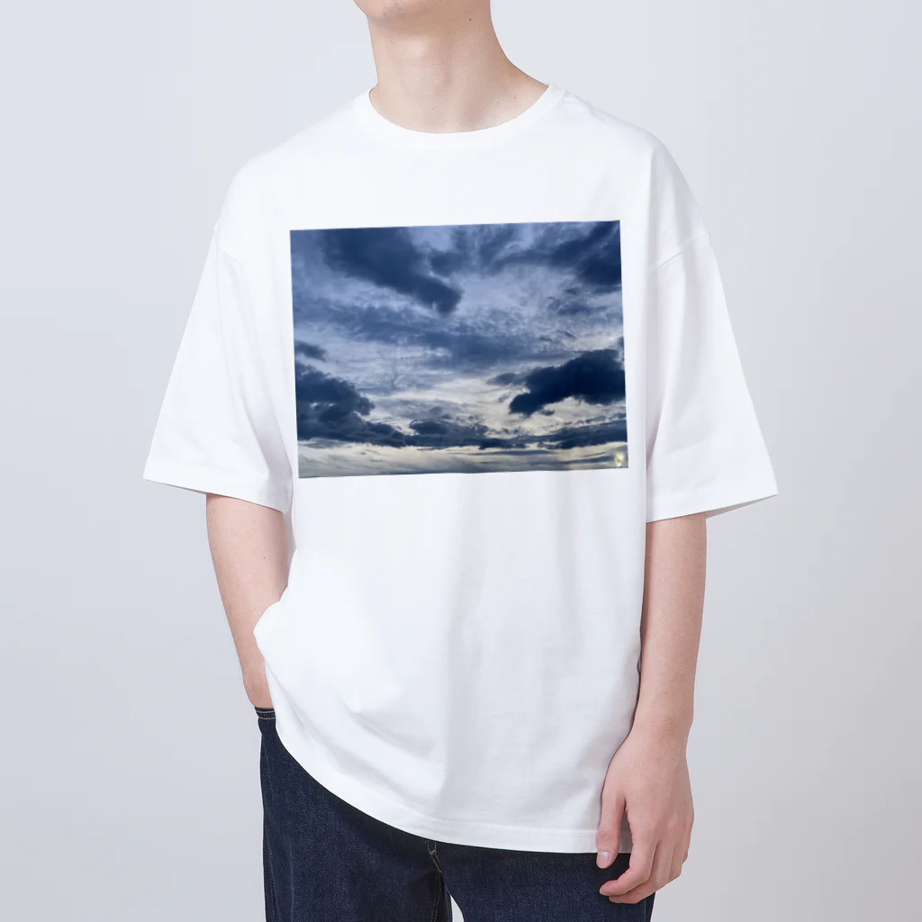 Socialの呑まれる Oversized T-Shirt