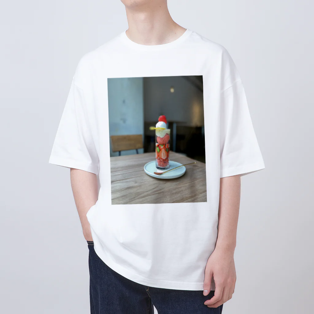 ともみジェラーtoの苺パフェ Oversized T-Shirt