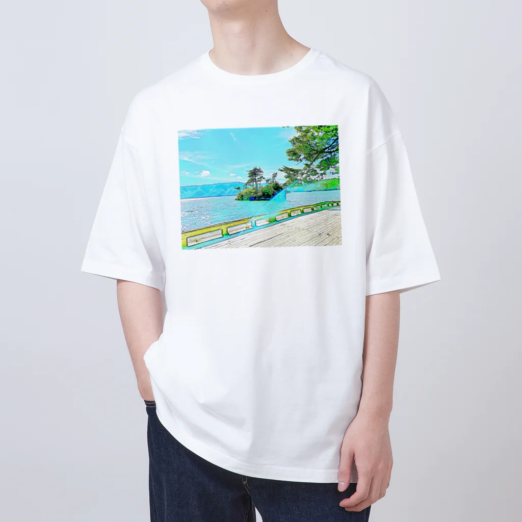 風と雨のショップの水辺。 Oversized T-Shirt