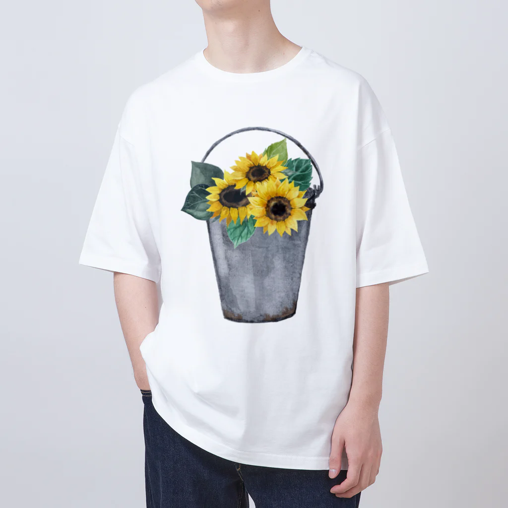 Fred HorstmanのWatering bucket and sunflowers  じょうろ と ひまわり Oversized T-Shirt