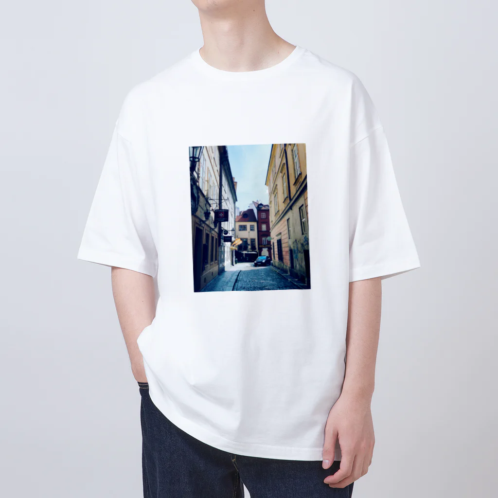 AKIRA_Wのプラハの路地 Oversized T-Shirt