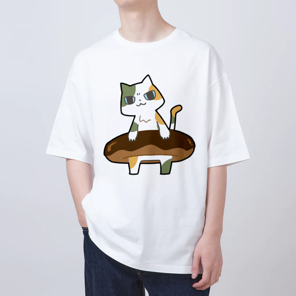 うさやのドーナツをゲットしてご満悦の猫 オーバーサイズTシャツ