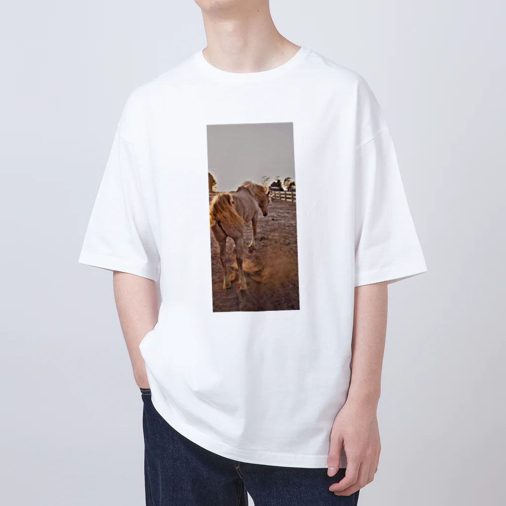 jpsat313の放牧中馬 Oversized T-Shirt